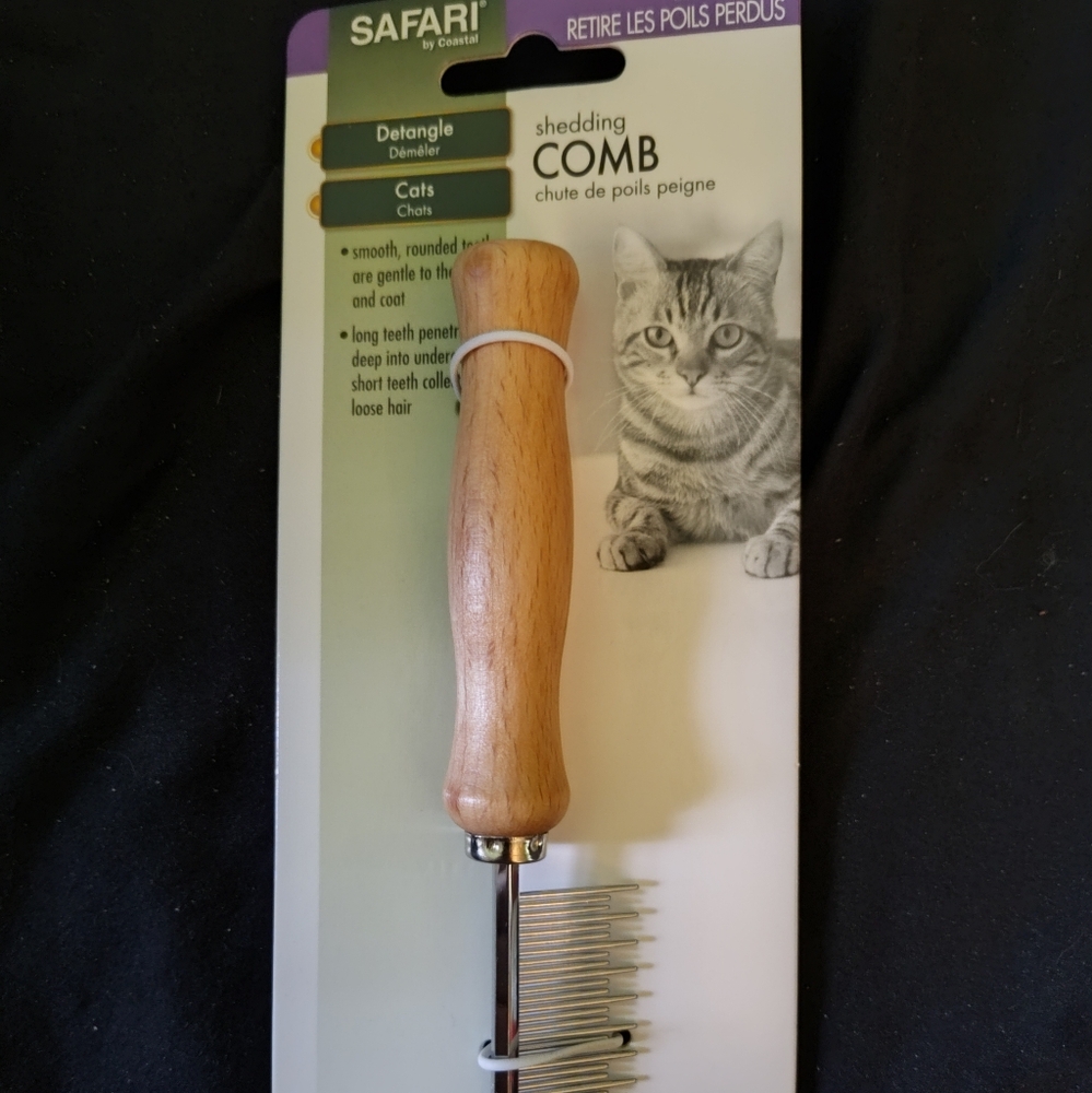 Safari Shedding Comb for Cats - Natural Wood Handle
